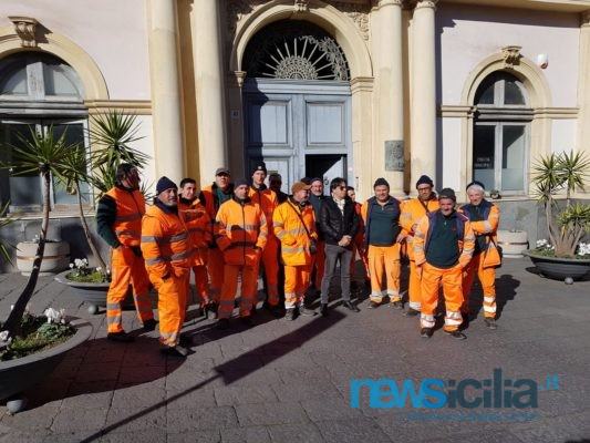 Lavoratori Dusty da tempo senza stipendi: sit-in a Giarre – FOTO e VIDEO