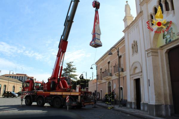 Terremoto del 26 dicembre: rimosse le guglie della chiesa di Santa Venerina – FOTO e VIDEO