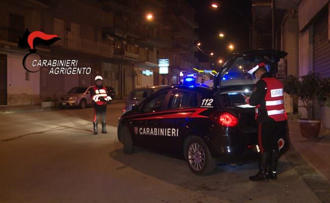Rapina un supermercato e scappa con 600 euro: soldi negli slip Rapina un supermercato e scappa con 600 euro: soldi negli slip