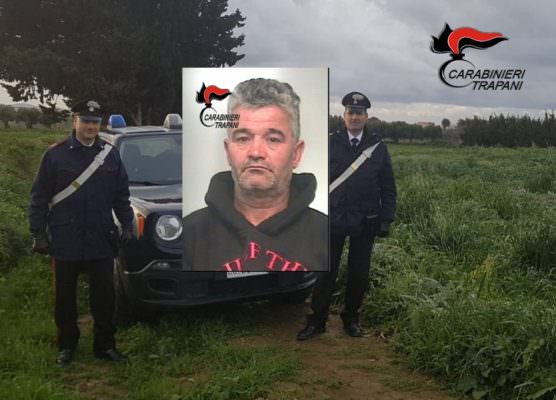 Tenta di rubare ortaggi, ma rimane impantanato con l’auto: arrestato 54enne