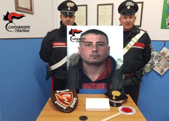 Corriere della droga arrestato con un chilo di cocaina: 26enne arrestato dopo tentativo di fuga