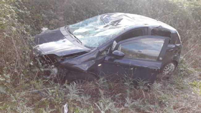 Va in testacoda e finisce in una scarpata: ferito automobilista – FOTO