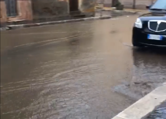 Maltempo, inizia la conta dei danni: allagamenti, strade chiuse e negozi sommersi dall’acqua