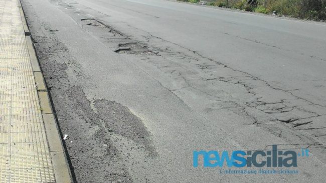 Manutenzione stradale scarsa o assente, l’incubo dei cittadini: ora si segnala sui social