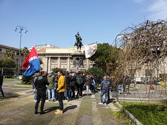 Catania, contestazione degli ultrà delle curve in piazza Roma: “sciopero” oggi contro il Potenza