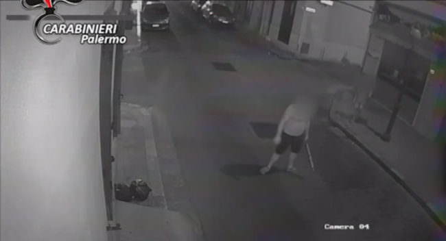 Lei studia le vittime, loro svaligiano la casa: catturata banda di “topi d’appartamento” – VIDEO