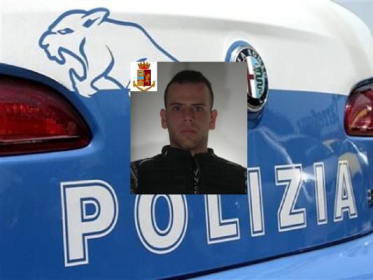 Volto coperto e pistola in mano, 23enne spara diversi colpi: sfiorata la tragedia