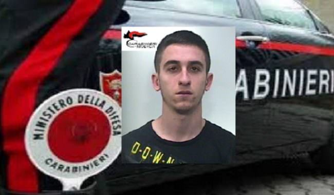 Corriere della droga, scende dall’autobus con 5 chili di marijuana: arrestato 24enne