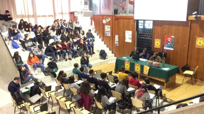 Conoscere la lingua nel suo “mondo”: incontro e cultura al Fermi di Paternò con gli statunitensi di Sigonella