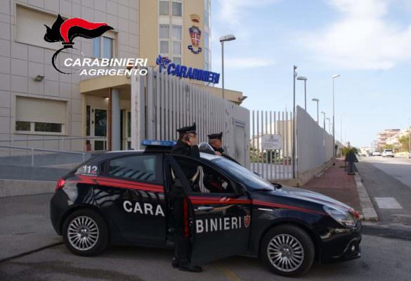 Ruba forbici da potatura, in 2 lo picchiano e lo sequestrano: arrestato presunto terzo complice