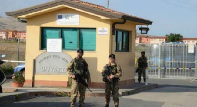 Cara di Mineo base operativa della mafia nigeriana: 10 arresti per droga e violenze di gruppo
