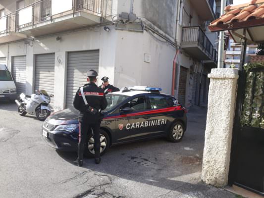 Trovato con il piede di porco in mano, fermato durante lo scasso in casa