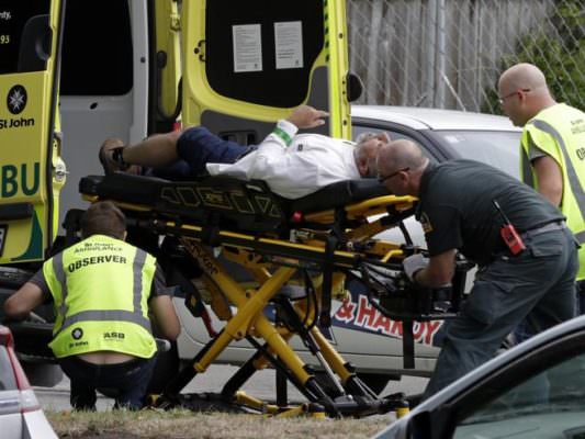 Attentato in pieno giorno, assaltate due moschee: 40 i morti, una ventina i feriti
