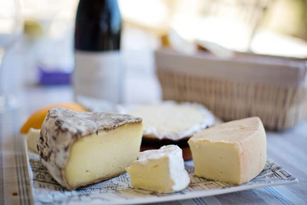 Alimenti non idonei ai consumatori: oltre 500 chili di formaggio avariato nel Catanese