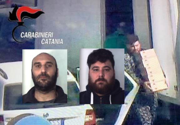 Rubano merce a corriere alle Porte di Catania: ladri arrestati in via Plebiscito – NOMI e FOTO