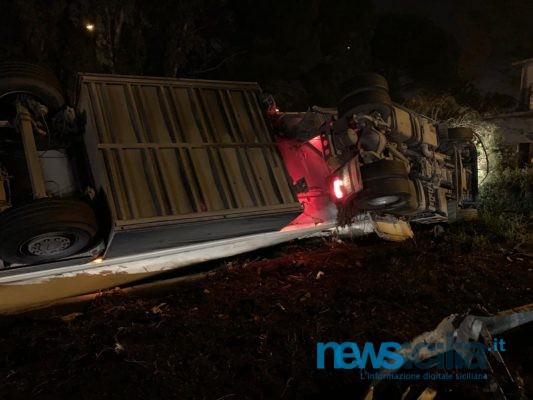 Tir si ribalta ad Acireale, la vittima era cosciente prima di morire: si tratta di Mario Tripaldelli