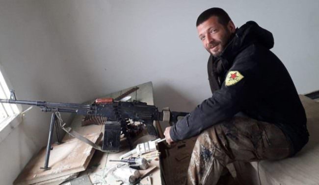 Annuncio choc dell’Isis: “Abbiamo ucciso un italiano in Siria”. Diffuse foto del cadavere e dei documenti