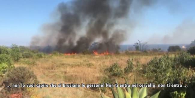 “Si bruciano le persone? Che m…. mi interessa a me?”: piromani “agghiaccianti”, due arresti – VIDEO