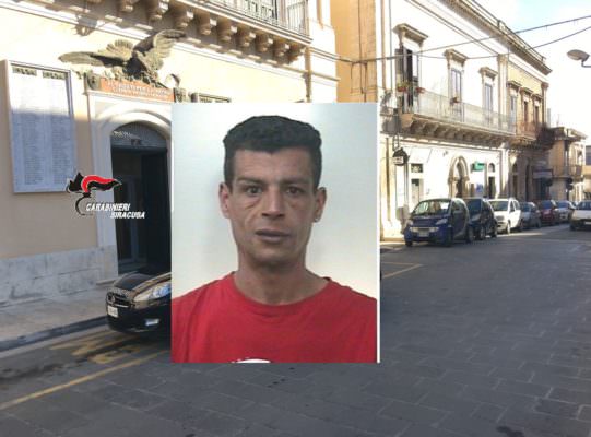 Prima le parole di troppo, poi l’aggressione fisica: lesioni per i carabinieri