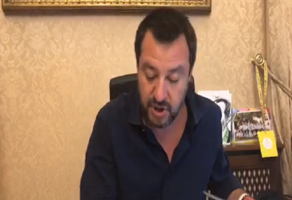 Ipotesi dirottamento di mercantile con migranti a bordo, Salvini: “Vogliono decidere solo la meta della crociera”