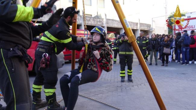 Vigili del fuoco e studenti, presentate le attività del Corpo Nazionale: le FOTO