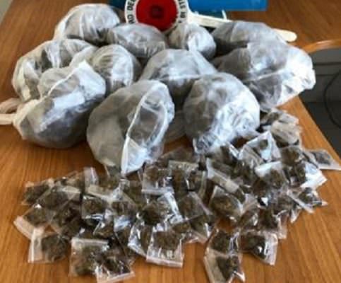 Librino, controlli al viale Nitta: marijuana nascosta tra i cavi elettrici e nel vano di un ascensore