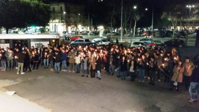 “Uniti per sconfiggere la mafia”, fiaccolata degli studenti dell’Università di Catania in piazza Verga