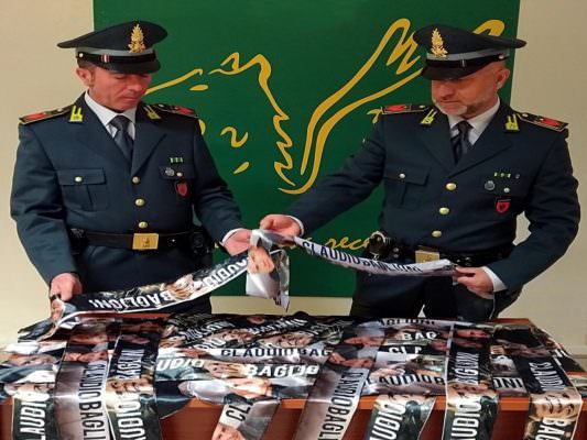 Acireale, prodotti contraffatti al concerto di Baglioni: blitz della finanza, una denuncia