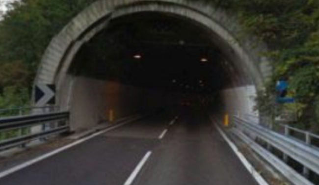 Incidente sulla Catania-Messina, schianto tra auto in galleria: 7 km di fila e un bambino ferito