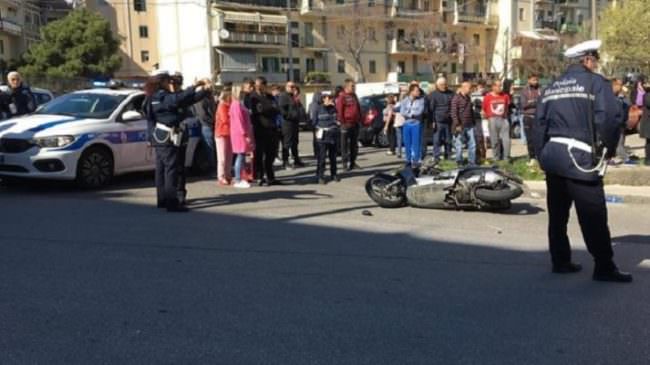 Incidente mortale al Villaggio Aldisio, scontro auto-moto: morto un 23enne