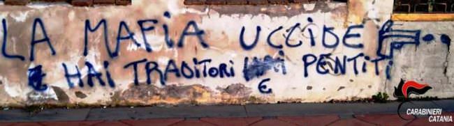 “La mafia uccide hai traditori e pentiti”: nel Catanese denunciati i 3 giovanissimi autori della sgrammaticata frase pro mafia