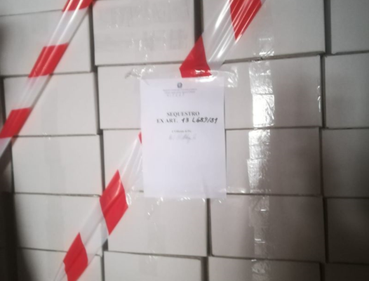 Sacchetti di plastica illegali pronti per l’asporto di merci e alimenti, scattano sequestri tra Catania e Misterbianco
