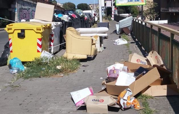 Catania, discarica a cielo aperto in viale Marco Polo. La segnalazione di Comitato Cittadino Vulcania