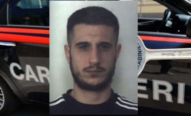Spara all’auto della ex: 29enne in manette dopo aver investito carabiniere durante fuga