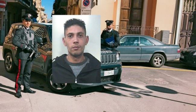 Cedeva delle dosi di stupefacenti in cambio di denaro: scattano le manette per un marocchino