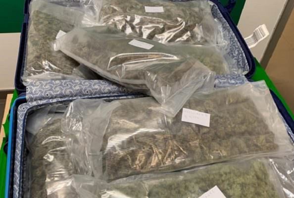 Oltre 6 chili di marijuana in valigia da Barcellona: fermato all’aeroporto di Catania