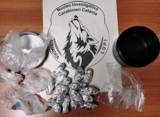 Spacciava marijuana vicino alla piscina di Nesima: arrestato pusher catanese