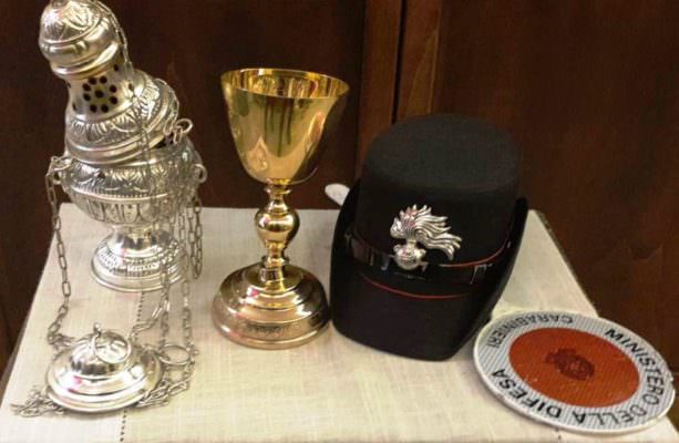 Furto di oggetti sacri in una chiesa nel Catanese: carabinieri arrestano un 28enne Furto di oggetti sacri in una chiesa nel Catanese: carabinieri arrestano un 28enne