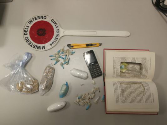 Minimarket della droga in casa: eroina e cocaina nella vaschetta del gelato
