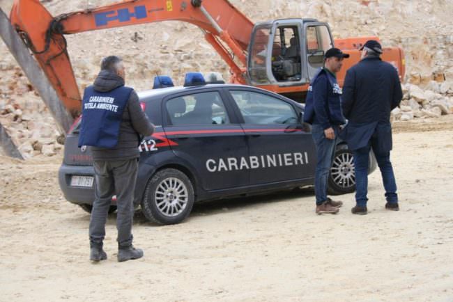 Estrazioni in area con vincolo archeologico, sequestrata cava abusiva: fruttava oltre un milione di euro