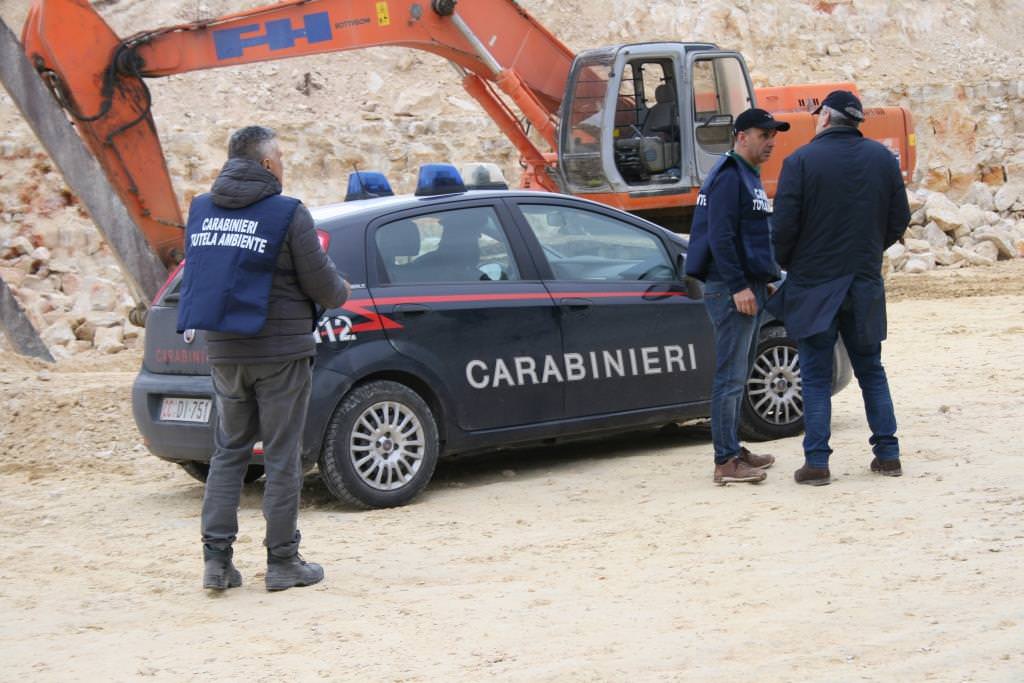 Estrazioni in area con vincolo archeologico, sequestrata cava abusiva: fruttava oltre un milione di euro
