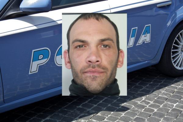 Catania, spacciava con un complice che gettava droga dal balcone: arrestato pregiudicato
