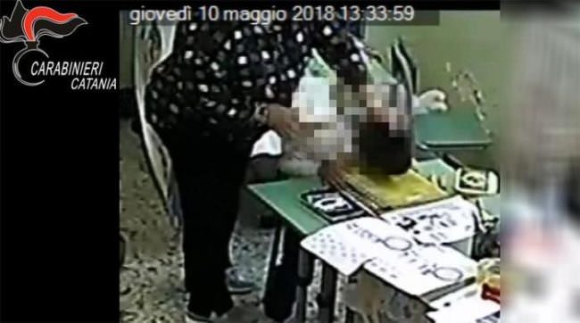 Bambini picchiati dalla maestra: donna rinviata a giudizio