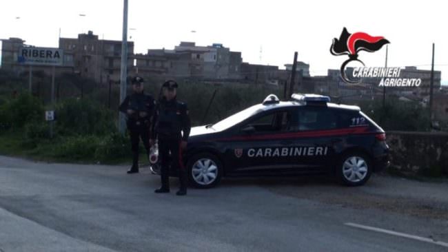 Sorpresa per i carabinieri: ladri fingono di essere i padroni di casa e si mettono sotto le coperte