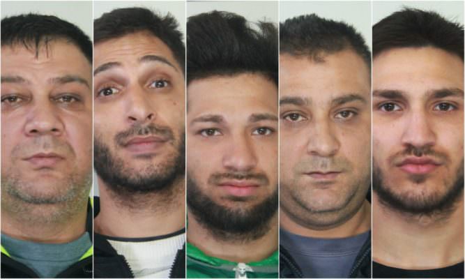 Spedizione punitiva a Catania contro fratelli che non volevano far prostituire donna incinta: 5 arresti – NOMI, FOTO e VIDEO