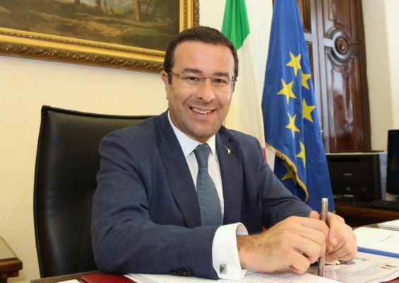 Sassi contro vigili del fuoco in azione, Candiani: “Inasprire pene per chi ostacola o aggredisce soccorritori”