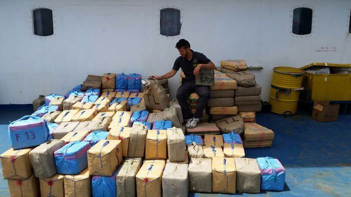 Oltre 6 tonnellate di hashish: intercettato veliero di oltre 12 metri