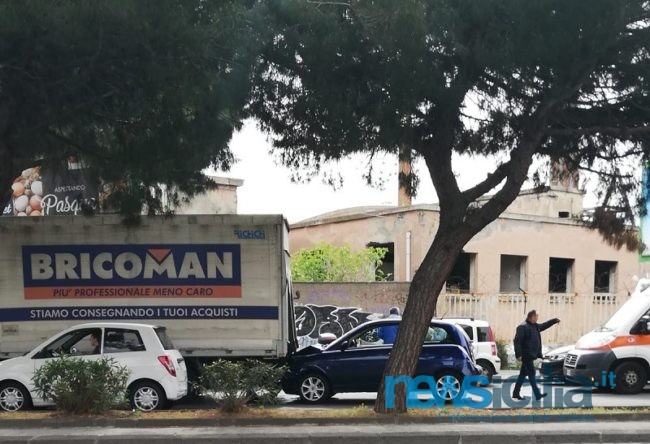 Catania, impatto auto-camion in viale Africa: traffico bloccato in direzione piazza Europa