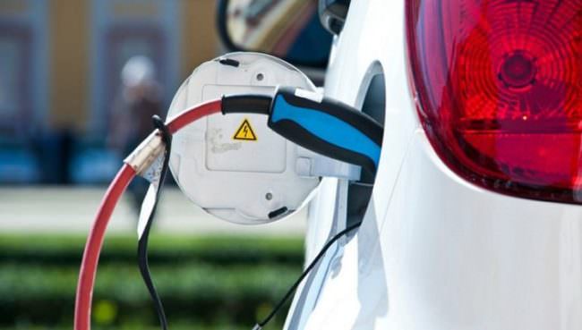Chiusura tratto di via Caronda: lavori di allacciamento della colonnina per ricarica auto elettriche