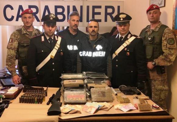 Blitz a Catania, cocaina pura in allevamento di cavalli: valore 4 milioni di euro – VIDEO